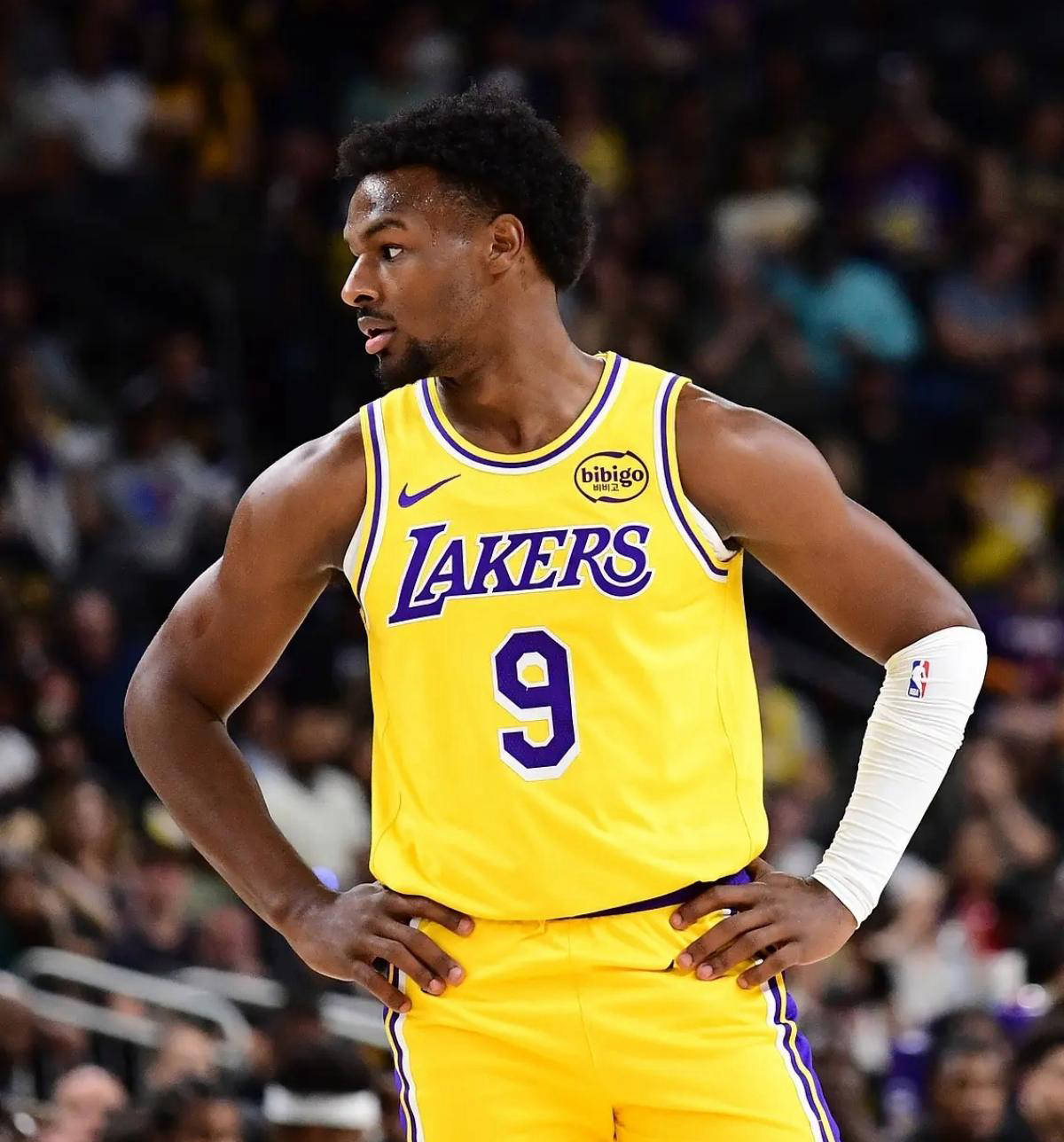 爱游戏-Ming回归赛场，比分优势明显首场状态亮眼，湖人观众沸腾！的简单介绍